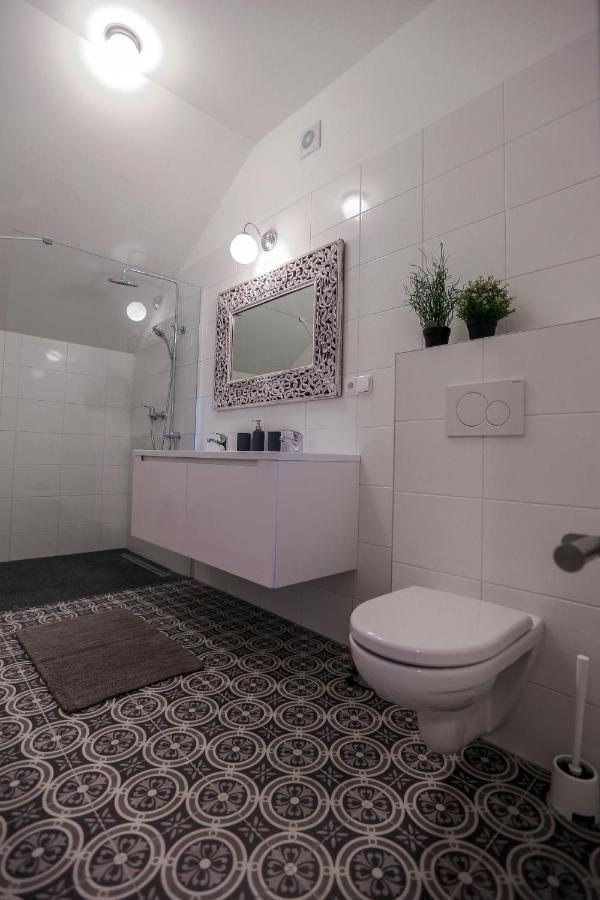 Royal Loft Jeseniova For Families And Groups Appartamento *